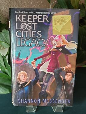 Keeper of the Lost Cities: Legacy - Book 8 Messenger (Barnes & Noble Exclusive)